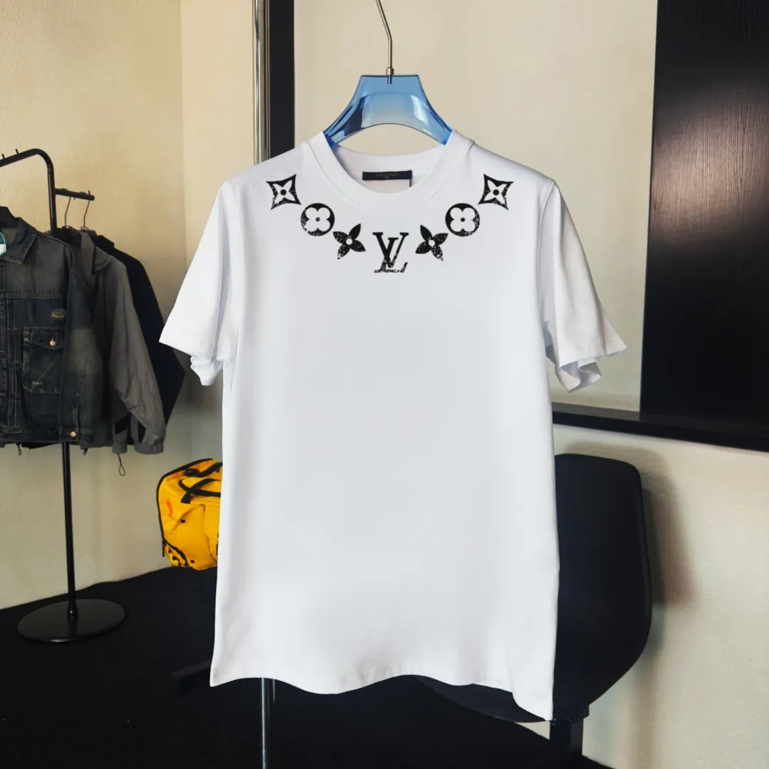 《LV~ 》 2026New Arrival Quality T ， , Versatile Quality ！ ‼ 32 G ‼ ， ， ， ， T 🤪 Sizes：S-M-L-XL-2XL ：Black，White， Same Style